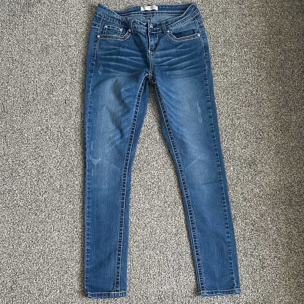 No Boundaries Women's Skinny Jeans in Denim Blue